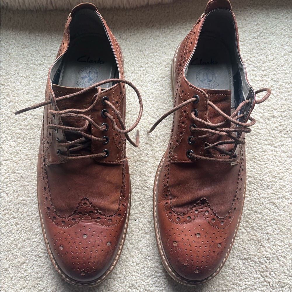Clarks Men’s Brogue Oxford Shoes
Size: 11 M